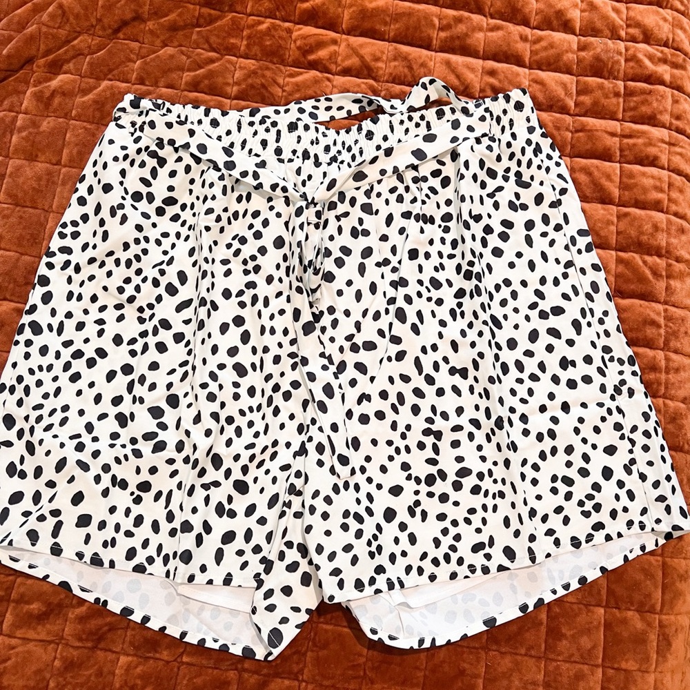 Stylish Black and White Polka Dot Women's Shorts